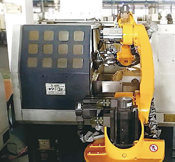 汽車零部件加工產(chǎn)線三臺數(shù)控機床上下料